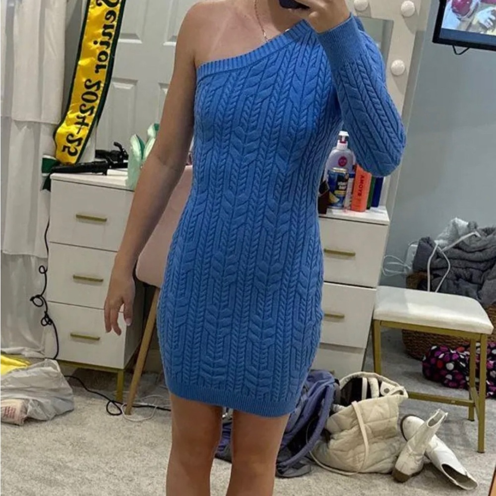 One-Shoulder Blue Knit Dress